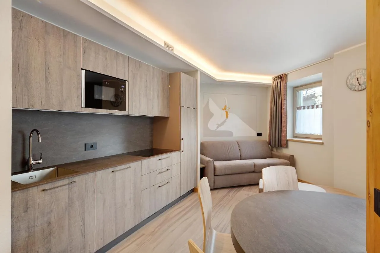 Wind Mountain Planet Suite House ليفينو 0*,